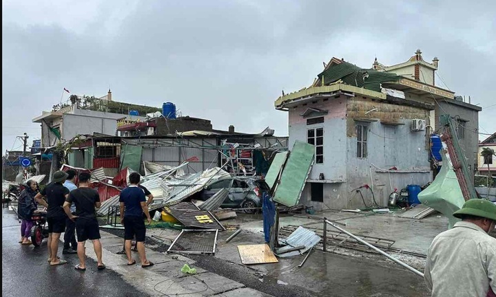 Lốc xoáy quần thảo ở Hưng Yên khiến 2 người tử vong, 8 người bị thương