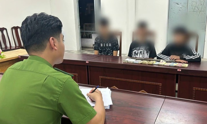 Lợi dụng mưa bão Bualoi, nhóm thiếu niên trộm két sắt lấy hơn 55 triệu đồng