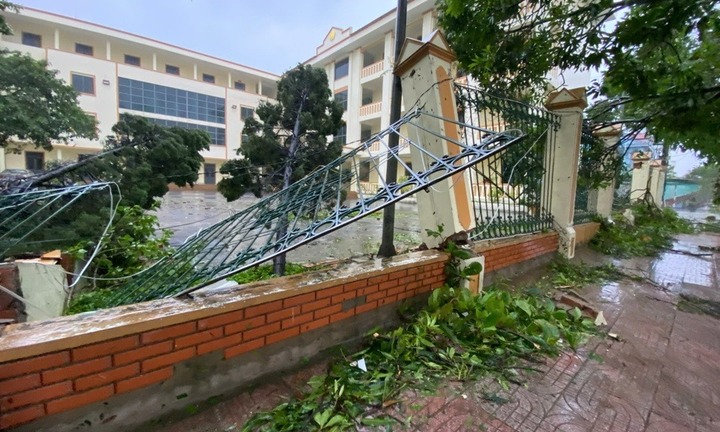 Nhiều trường đại học cho sinh viên nghỉ học, học trực tuyến để tránh bão BUALOI