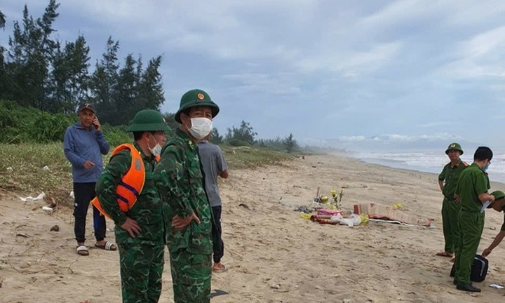 Phát hiện 2 thi thể trôi dạt tại bờ biển Quảng Trị