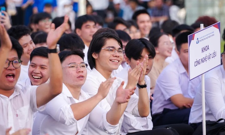 Mức học phí tại các trường đại học doanh thu nghìn tỷ ra sao?