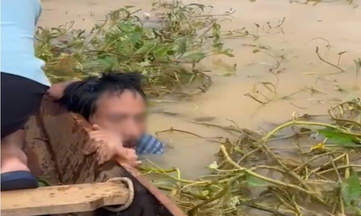 Clip: Cứu người đàn ông 