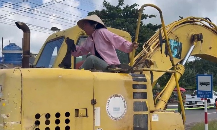 Tạm giữ Nguyễn Thị Kim Thảo - người phụ nữ chống người thi hành công vụ ở Tây Ninh