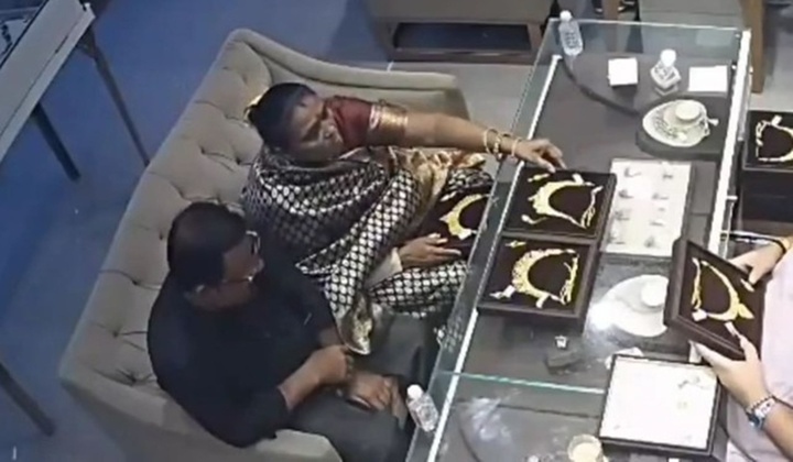  Giả vờ mua hàng, cặp đôi 