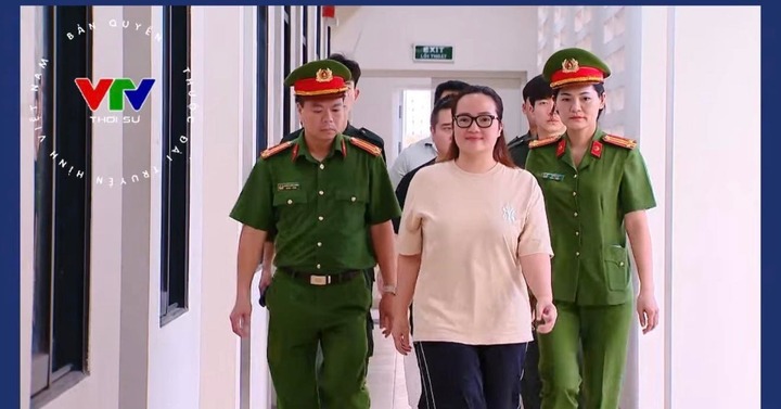 Hoàng Hường là ai?