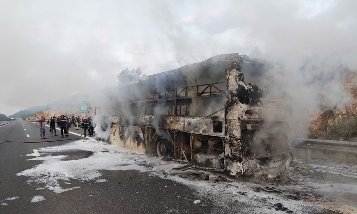 Hiện trường vụ cháy xe giường nằm chở 30 người trên cao tốc Nha Trang - Cam Lâm