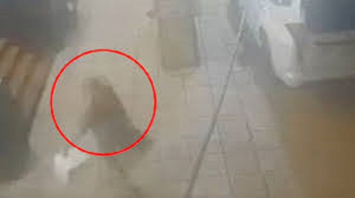 Vụ cô gái bị đâm tử vong trên vỉa hè ở TP.HCM: Camera tiết lộ hình ảnh đáng sợ tại hiện trường, danh tính nghi phạm