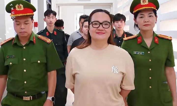 Vụ nữ doanh nhân Hoàng Hường bị khởi tố: Làm từ thiện nhiều có được xem là tình tiết giảm nhẹ?