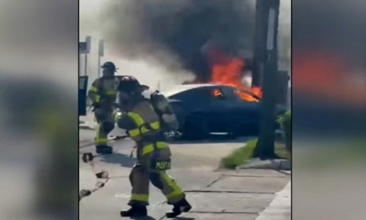 Clip: Hiện trường vụ ô tô bốc cháy sau va chạm, tài xế tử vong thương tâm vì mắc kẹt bên trong