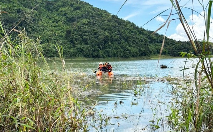 Tìm thấy thi thể người vợ trượt chân rơi xuống thác khi đi thăm rẫy cùng chồng