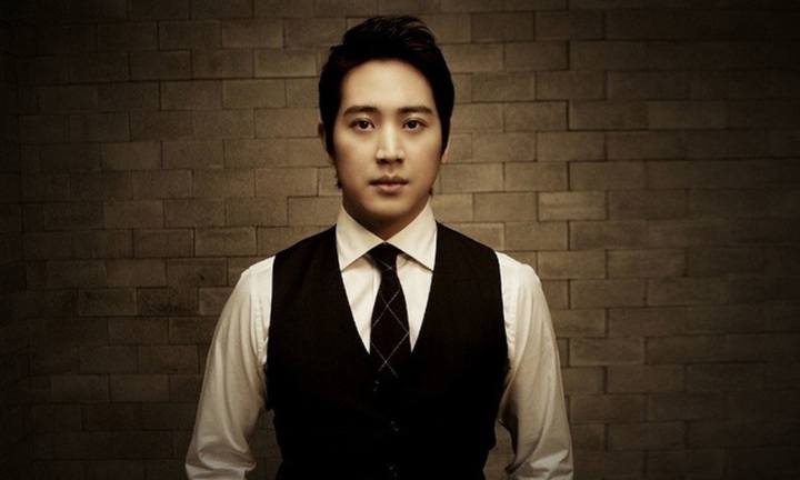 Nam ca sĩ đình đám đột ngột qua đời ở tuổi 45