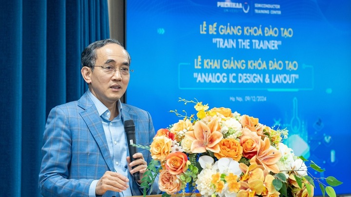 Một tỷ phú có tài sản gần 9.000 tỷ đồng là ứng viên giáo sư năm 2025