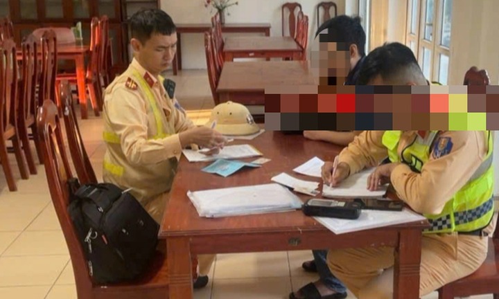 Tài xế uống rượu rồi dừng xe trên cao tốc để ngủ bị tước bằng lái 23 tháng