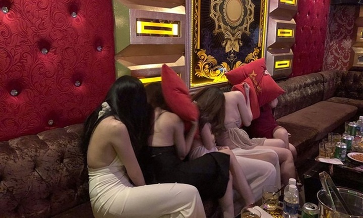Đề xuất phạt tới 30 triệu đồng với hành vi lắp chốt cửa trong phòng karaoke, vũ trường