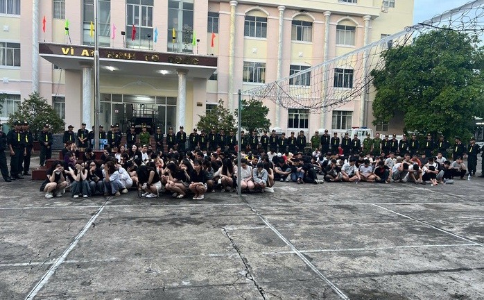 Công an đột kích quán bar, karaoke sang chảnh, phát hiện nhiều người dương tính với ma túy