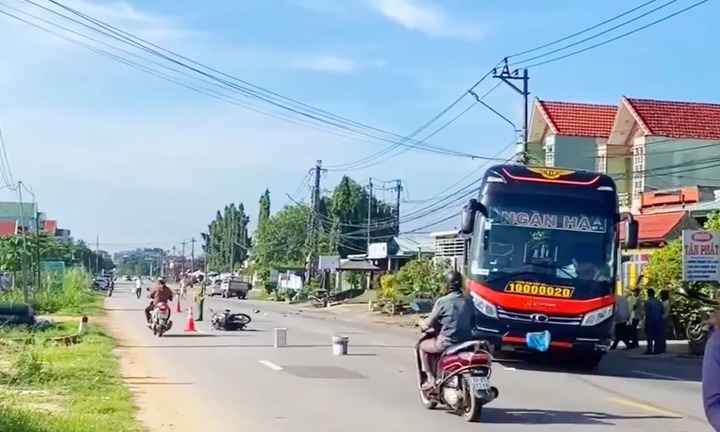 Hiện trường vụ tai nạn liên hoàn, 2 vợ chồng đi xe máy tử vong thương tâm