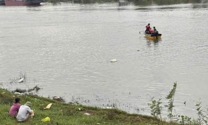 Vụ người đàn ông rơi từ tàu xuống sông Đáy: Tìm thấy thi thể ở đâu?