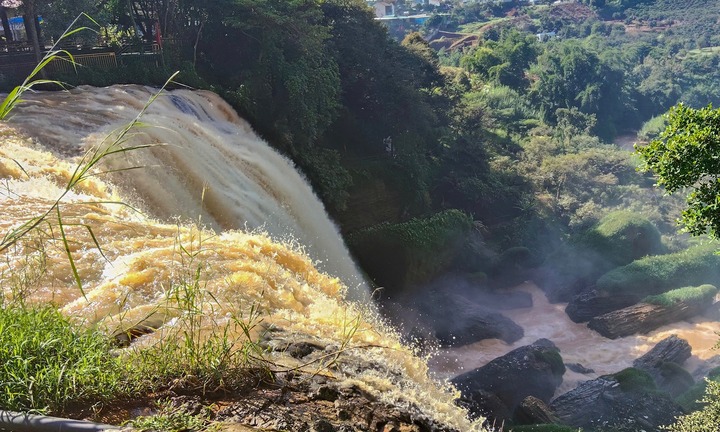 Vụ người phụ nữ uống cà phê nghi rơi xuống thác Voi mất tích: Camera ghi lại cảnh bất ngờ