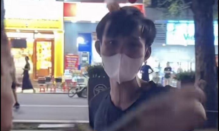 Vụ người đàn ông bán hàng rong bị tố quấy rối nữ du khách ở hồ Gươm: Công an vào cuộc xác minh