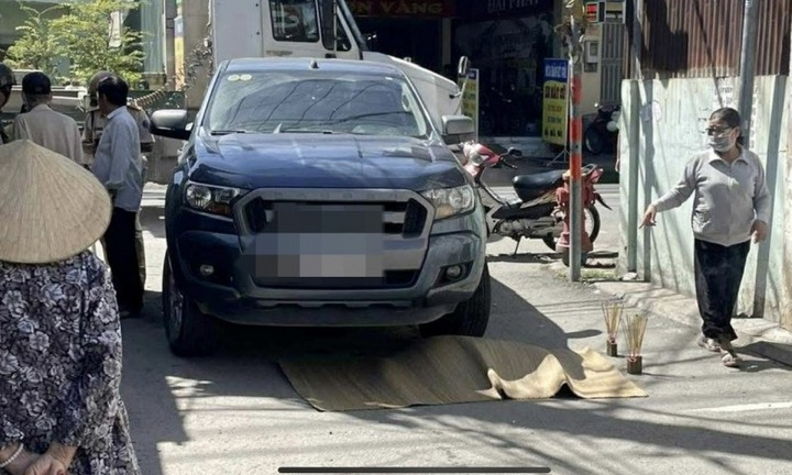 Tin tức tai nạn giao thông mới nhất ngày 17/10: Cụ bà 79 tuổi tàn tật bị xe bán tải tông tử vong