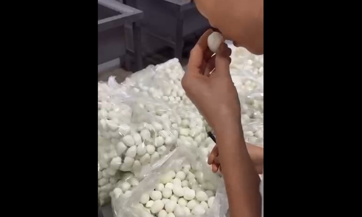 Phó Chủ tịch Hà Nội yêu cầu làm rõ, xử lý nghiêm vụ thực phẩm bị phản ánh ôi thiu ở trường học