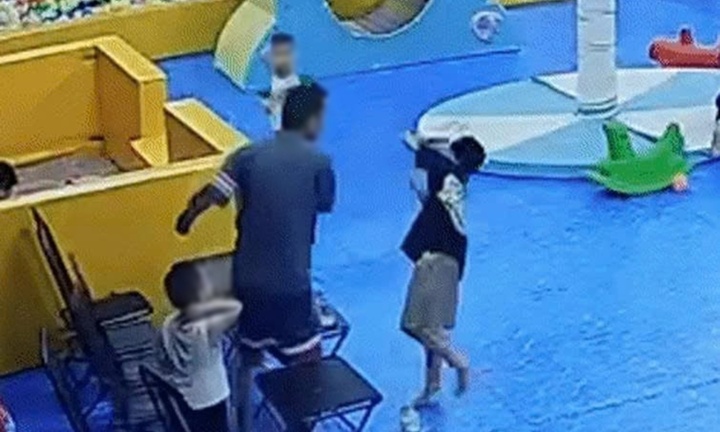 Vụ bé trai 8 tuổi bị người lớn tát sưng má tại khu vui chơi ở Hà Nội: Công an vào cuộc xác minh, hé lộ nguyên nhân ban đầu