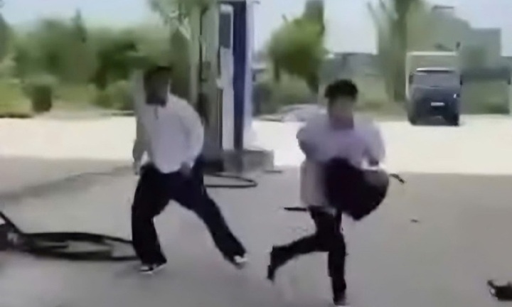 Vụ nam sinh lớp 12 bị học sinh lớp 11 đâm tử vong: Camera ở hiện trường ghi gì?