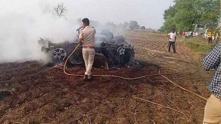 Ô tô mất lái tông trúng xe máy, 4 người trong một gia đình tử vong thương tâm