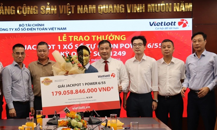 Một giáo viên ở Đà Nẵng trúng Vietlott gần 180 tỷ đồng, hé lộ dãy số may mắn