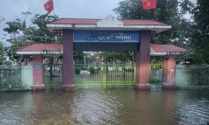 Huế cho gần 300.000 học sinh nghỉ học từ chiều 22/10 để phòng bão Thần Gió