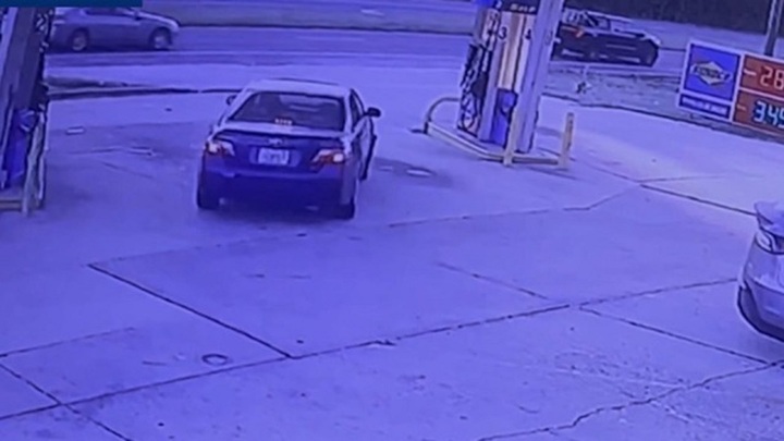 Hành động bất ngờ của tên trộm ô tô sau khi nghe thấy tiếng khóc của trẻ em