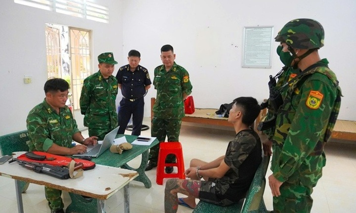 Giấu súng AK trong túi vợt cầu lông khi xuất cảnh sang Campuchia, Nguyễn Hoàng Hưng bị bắt