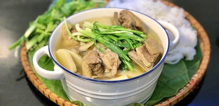 Cách nấu canh măng vịt đơn giản