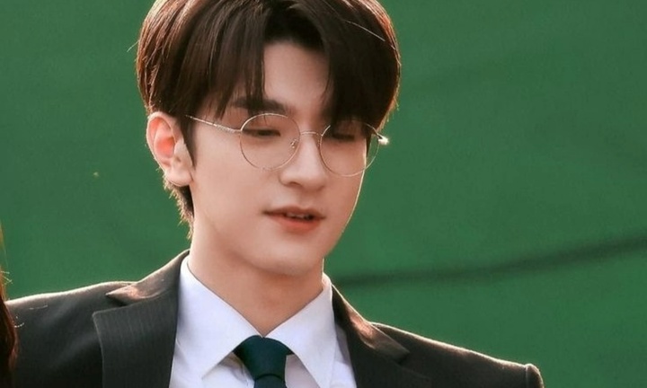 Nam diễn viên nổi tiếng bị đèn rơi vào người, phải nhập viện cấp cứu