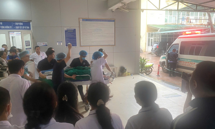 Nóng:  Xác minh thông tin hai nhân viên y tế Bệnh viện Sản nhi Nghệ An bị người nhà bệnh nhân nhốt rồi tấn công bị thương