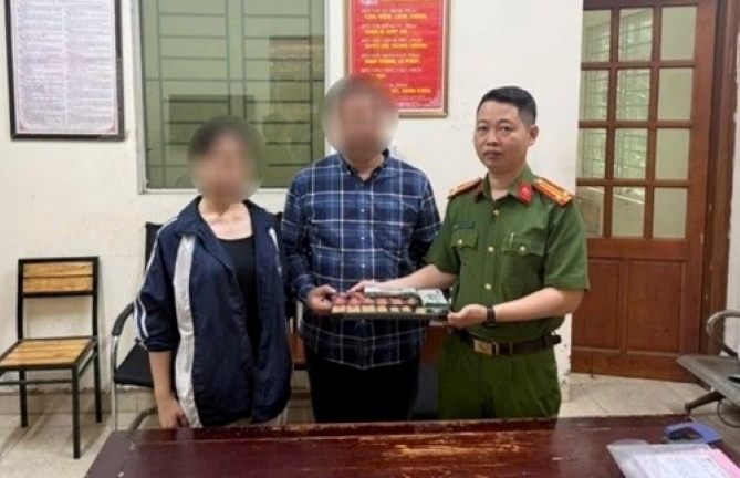 Công an giải cứu cô gái bị thao túng, tự phá két sắt của gia đình lấy 130 triệu đồng và 18 chỉ vàng