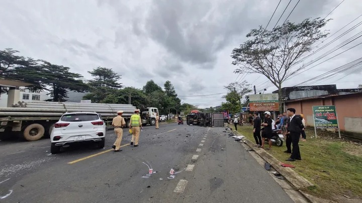 Tin tức tai nạn giao thông mới nhất ngày 26/10: 2 xe máy tông nhau, 3 người thương vong