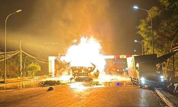 Clip: Xe bồn phát nổ, bốc cháy ngùn ngụt ở Hưng Yên