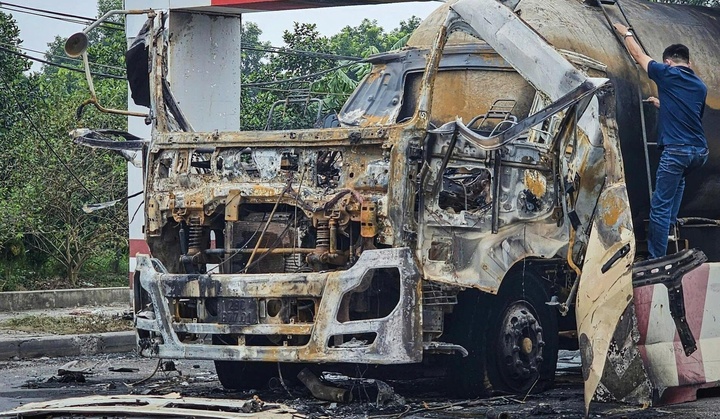 Hiện trường xe bồn nổ như bom, công an phong tỏa hiện trường suốt đêm