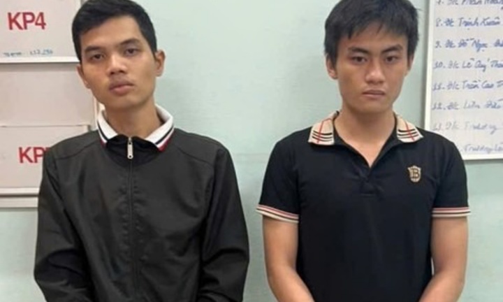 Bắt giữ 2 đối tượng đánh cướp xe máy, điện thoại của học sinh đang trú mưa