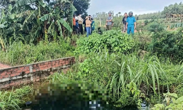 Đi làm đồng nhìn xuống giếng nước, tá hỏa phát hiện thi thể đang phân hủy