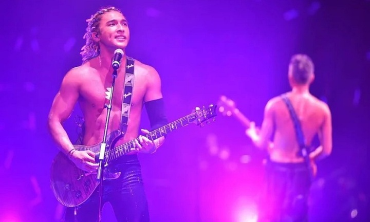 Gánh nợ 23 tỷ đồng, nam ca sĩ đi làm tài xế xe buýt kiếm sống