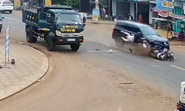 Khoảnh khắc ô tô tông người phụ nữ tử vong rồi bỏ trốn khỏi hiện trường ở Gia Lai