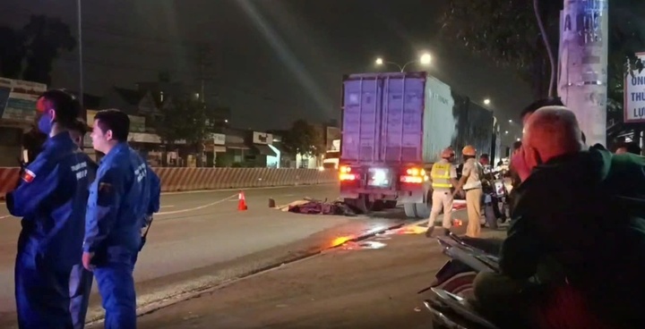 Tin tức tai nạn giao thông mới nhất ngày 1/11: Xe máy va chạm với xe container, người đàn ông tử vong