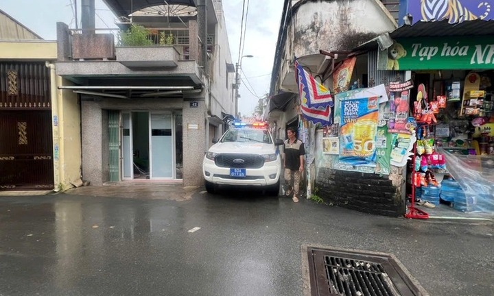 Khống chế người đàn ông tấn công hàng xóm, cố thủ trong nhà 15 tiếng ở TP.HCM