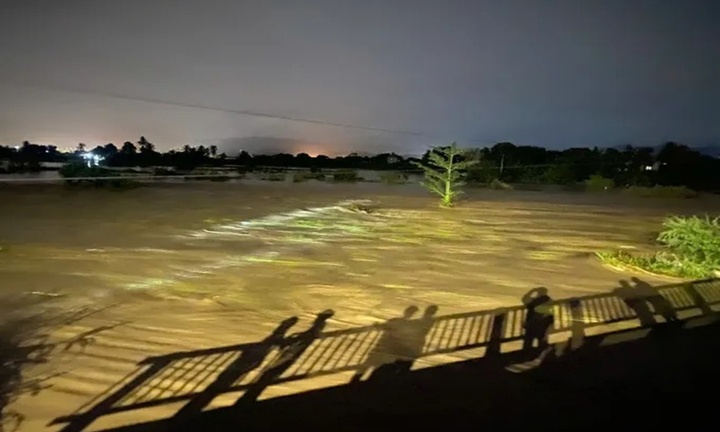 Cận cảnh vụ vỡ hồ chứa trên núi ở Lâm Đồng, 3 người bị cuốn trôi