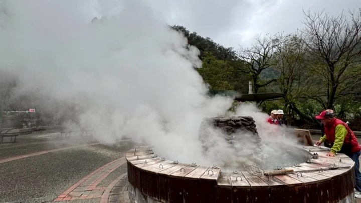 Hiện trường vụ 2 công nhân thiệt mạng trong lúc vệ sinh hồ nước nóng