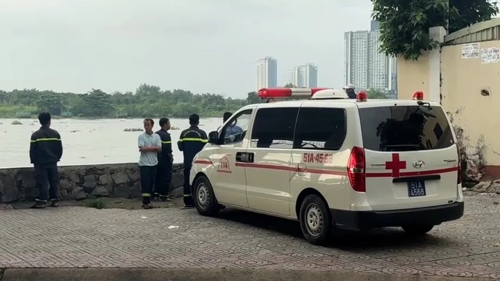 Hiện trường vụ nam sinh viên nghi nhảy cầu sau khi bị lừa 200 triệu đồng