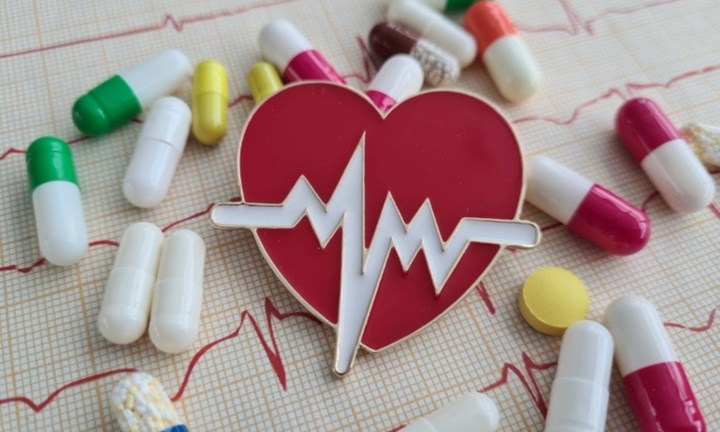 Tin tức đời sống 4/11: Đang đón con ở trường, người cha bỗng dưng ngất xỉu