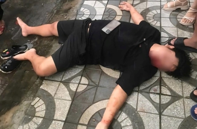 Công an vào cuộc điều tra vụ tài xế xe công nghệ bị đánh gục giữa phố ở Đà Nẵng